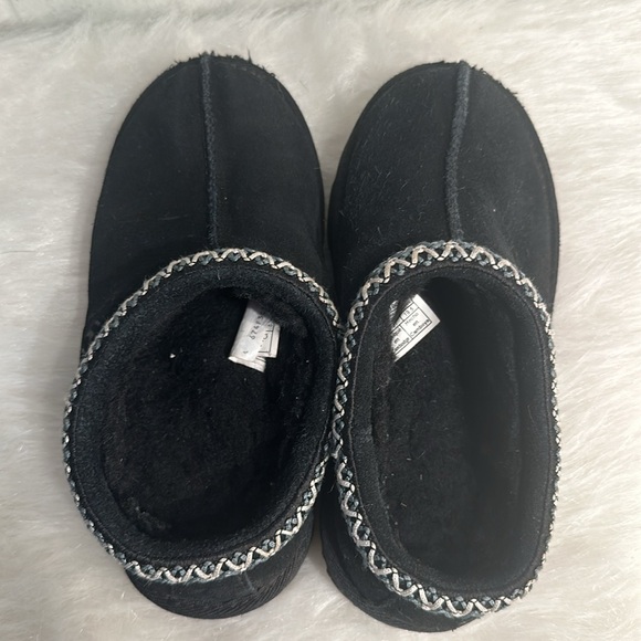 Ugg kids TASMAN II SLIPPER Size 13- Black Great condition house shoes kids - Picture 6 of 8